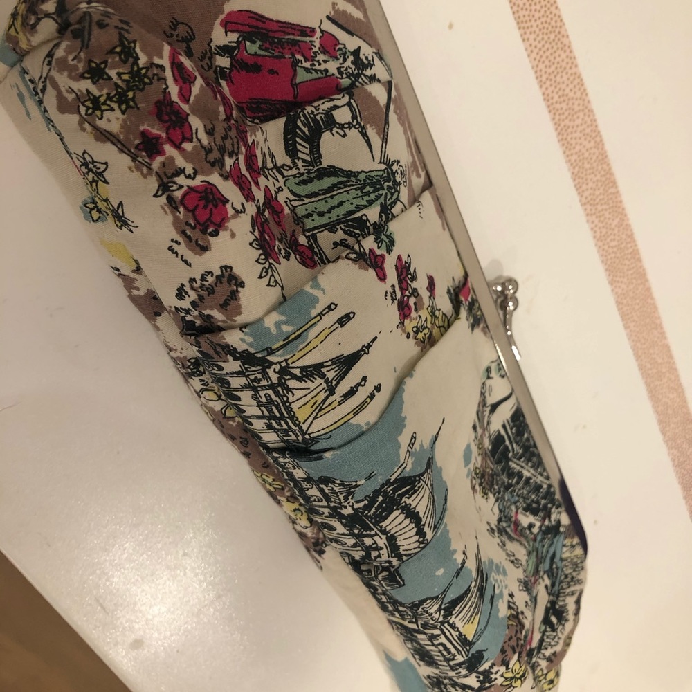 Oasis clutch purse